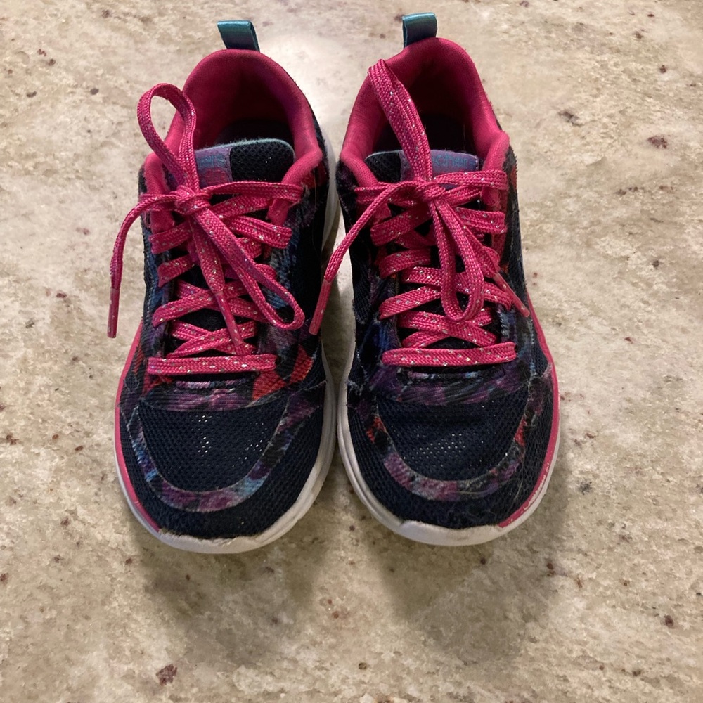 Little Girl’s Black Sketchers Size 12 Excellent Used Condition!